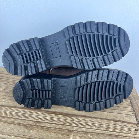 UGG Loxley Boot in Stout - Picture 7 of 7